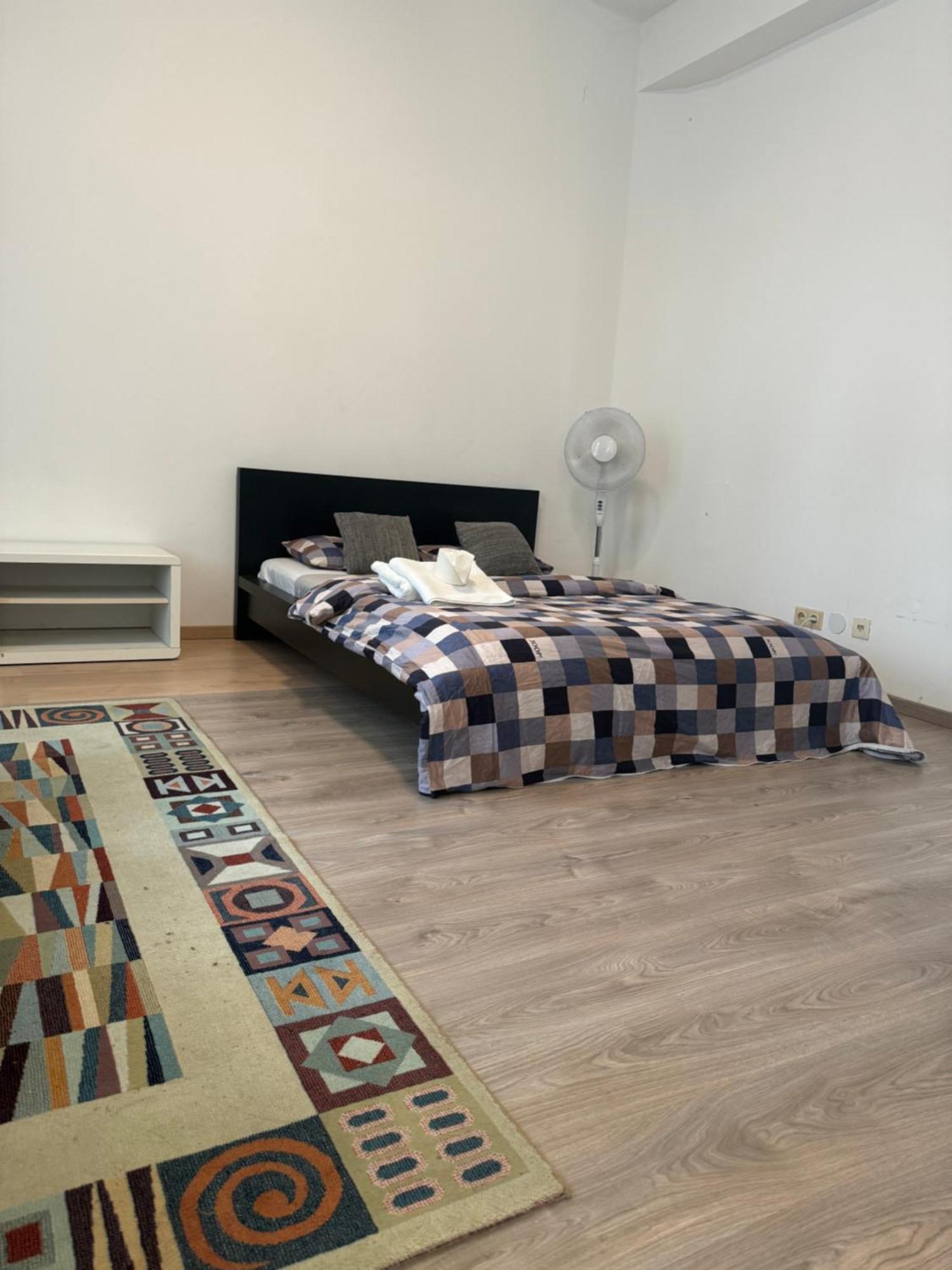 Ganze Klein 1100 Apartment
